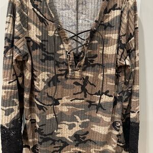 VENUS Camo Lace Up Shirt Size XL Sleeves with Lace near cuff.